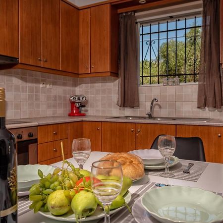 Ruvelis Villa Fiolítis エクステリア 写真